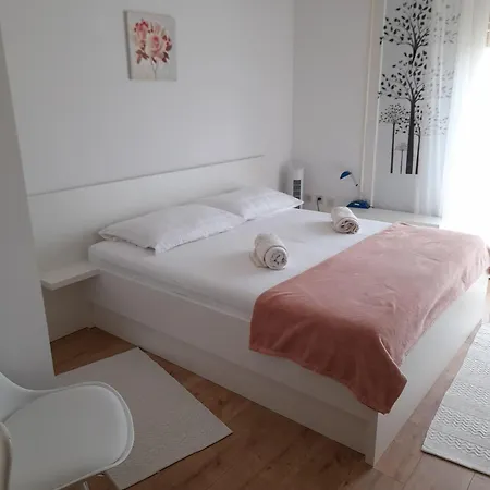 Guest house And With Parking Space Palit, Rab - 22221 Rab Town