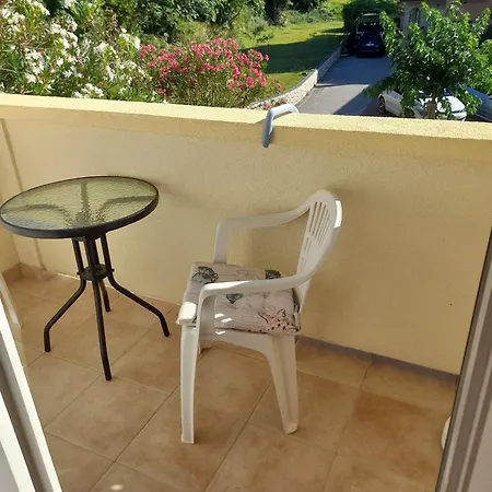 Guest house And With Parking Space Palit, Rab - 22221 Rab Town